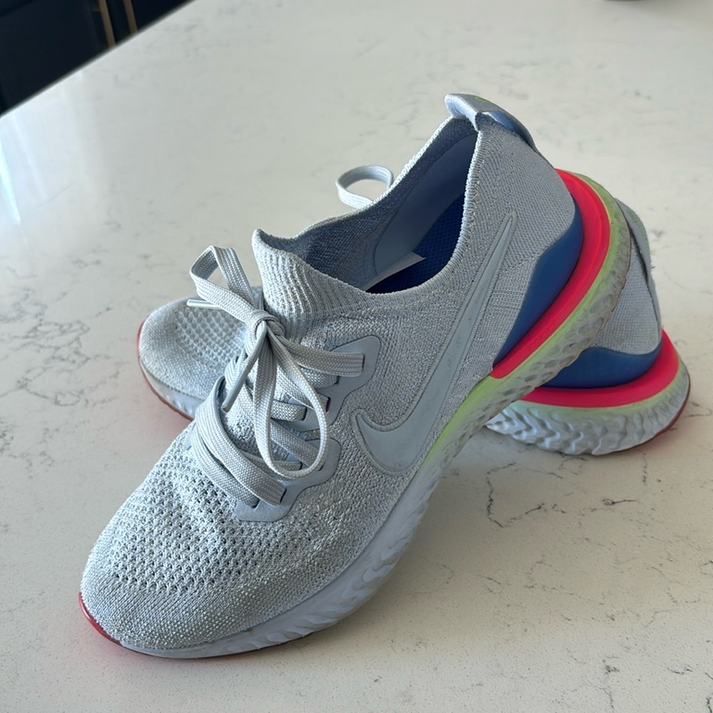 Nike Epic React Flyknit 2
Hydrogen Blue Sapphire Hyper Pink